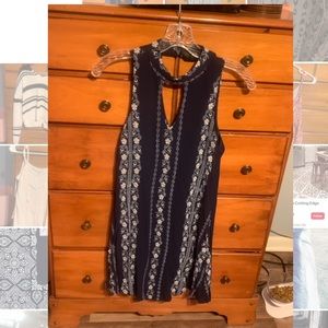 Keyhole embroidered dress